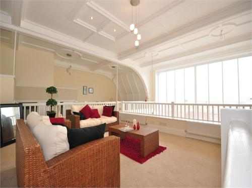 Ladywell Apartment - Penthouse Lounge